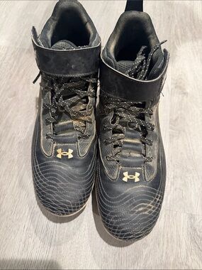 Under Armour Black and Cream Baseball Cleats